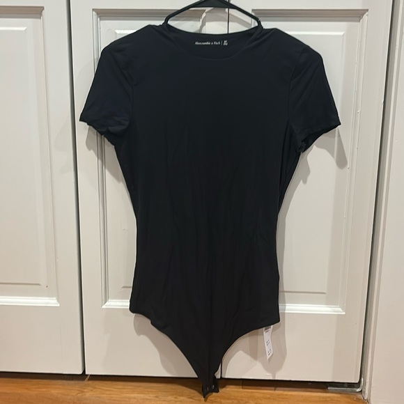 Abercrombie & Fitch Soft Matte Seamless Tee Bodysuit - Size M Tall - Black - Picture 2 of 5